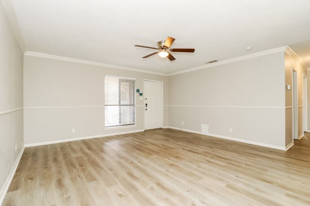 721 Oak Grove Ln - Photo 4 of 16