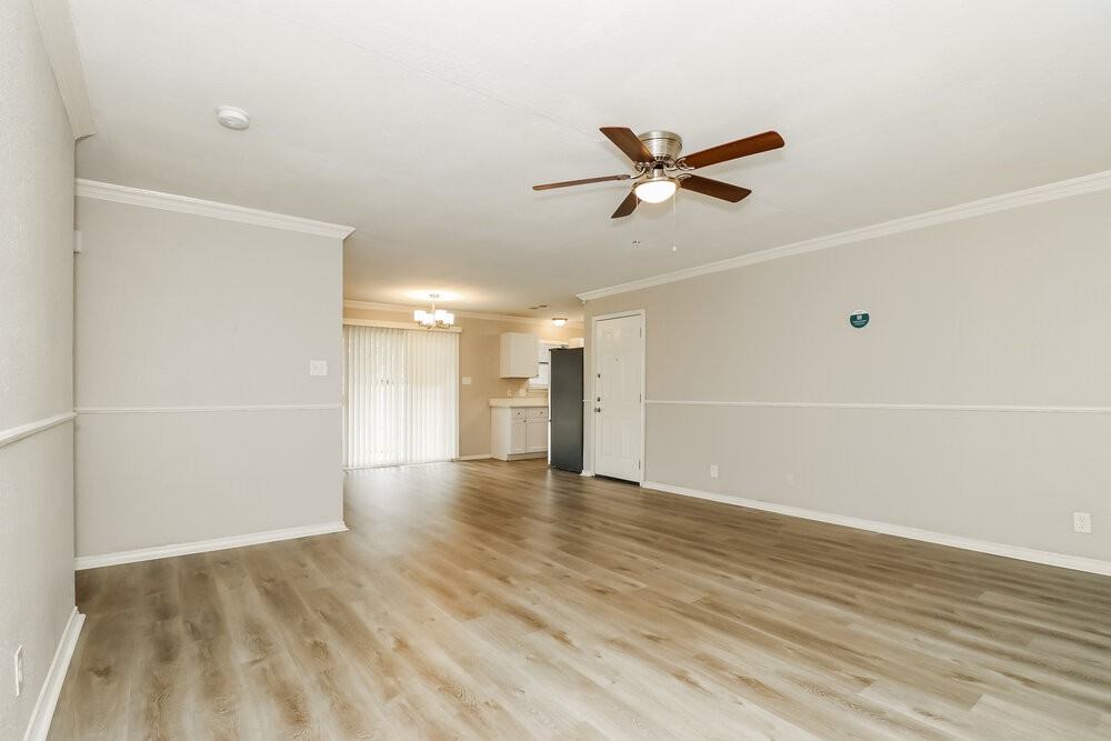 721 Oak Grove Ln - Photo 5 of 16