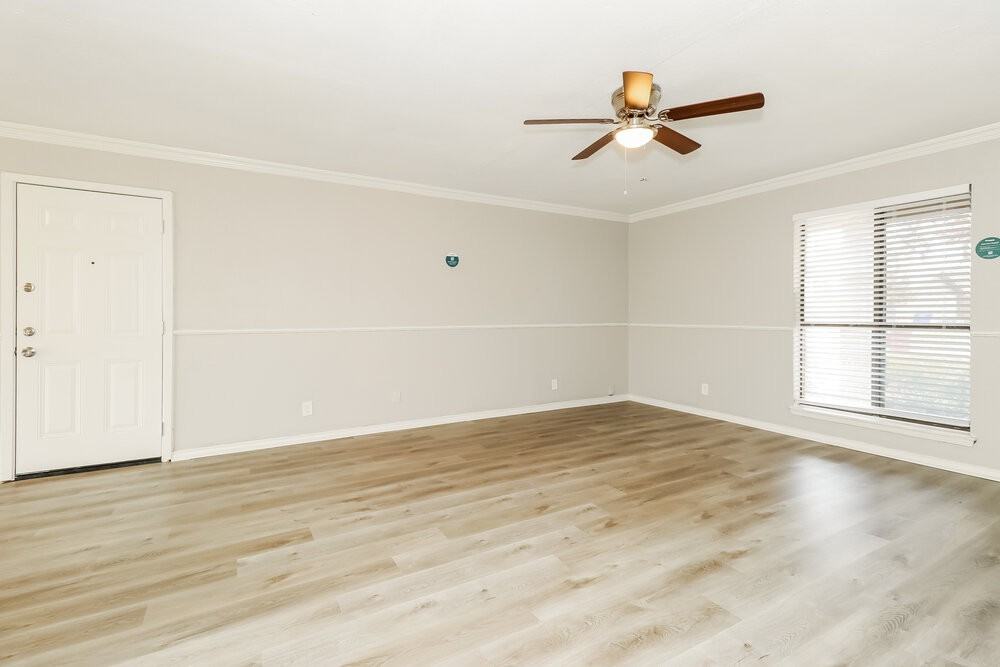 721 Oak Grove Ln - Photo 6 of 16