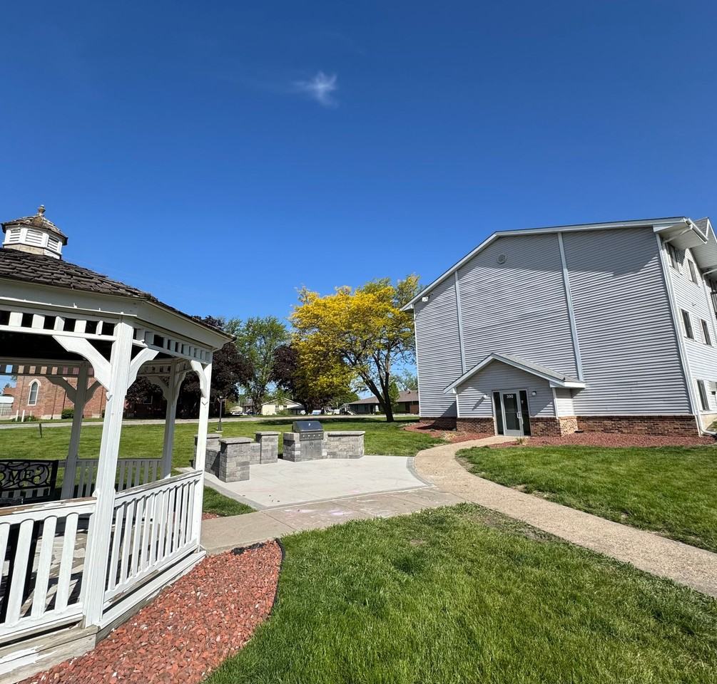 Country Court Apartments - Photo 2 of 27