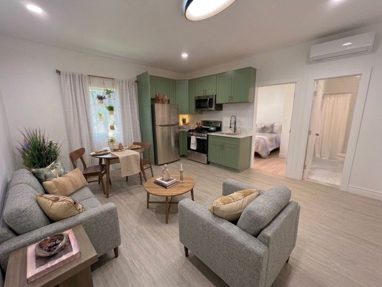 Live in the heart of Silver Lake at 1101 Westerly Terrace - Photo 3 of 27