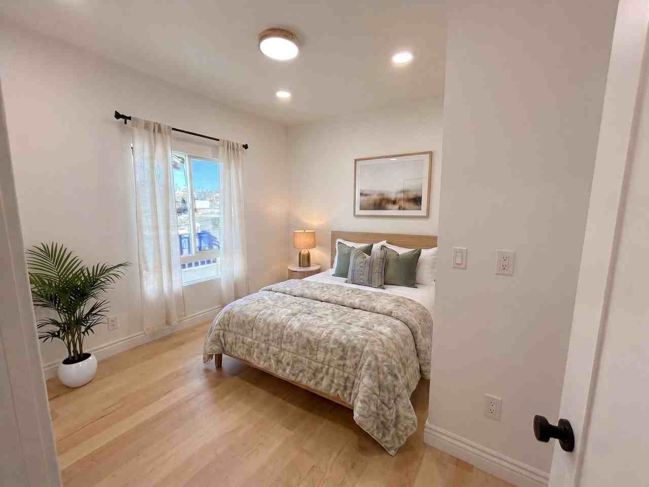 Live in the heart of Silver Lake at 1101 Westerly Terrace - Photo 4 of 27