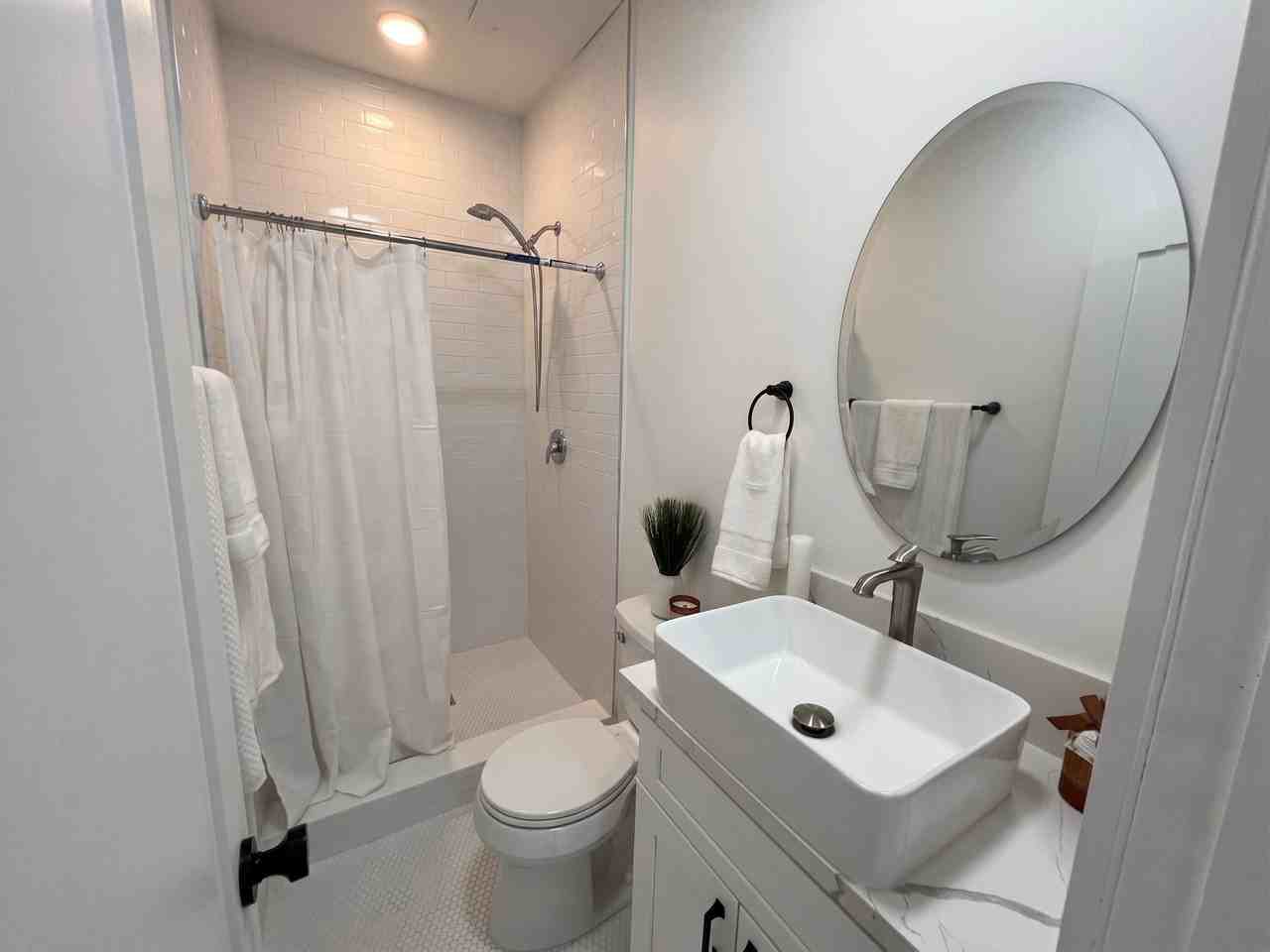 Live in the heart of Silver Lake at 1101 Westerly Terrace - Photo 5 of 27