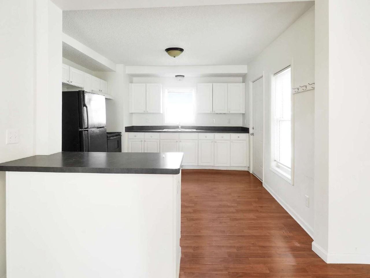1710 E 34th St - Photo 6 of 21