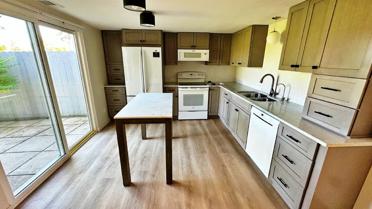 2122 S Victor St - Photo 5 of 28