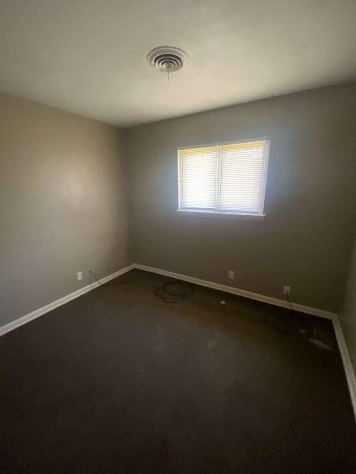 1305 Collins Dr - Photo 6 of 8