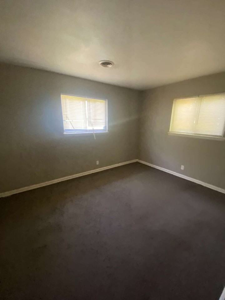 1305 Collins Dr - Photo 7 of 8