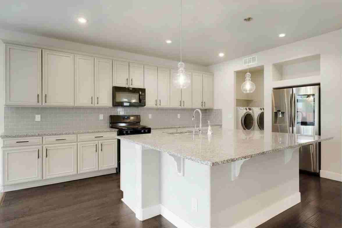 26332 E Archer Ave - Photo 5 of 28