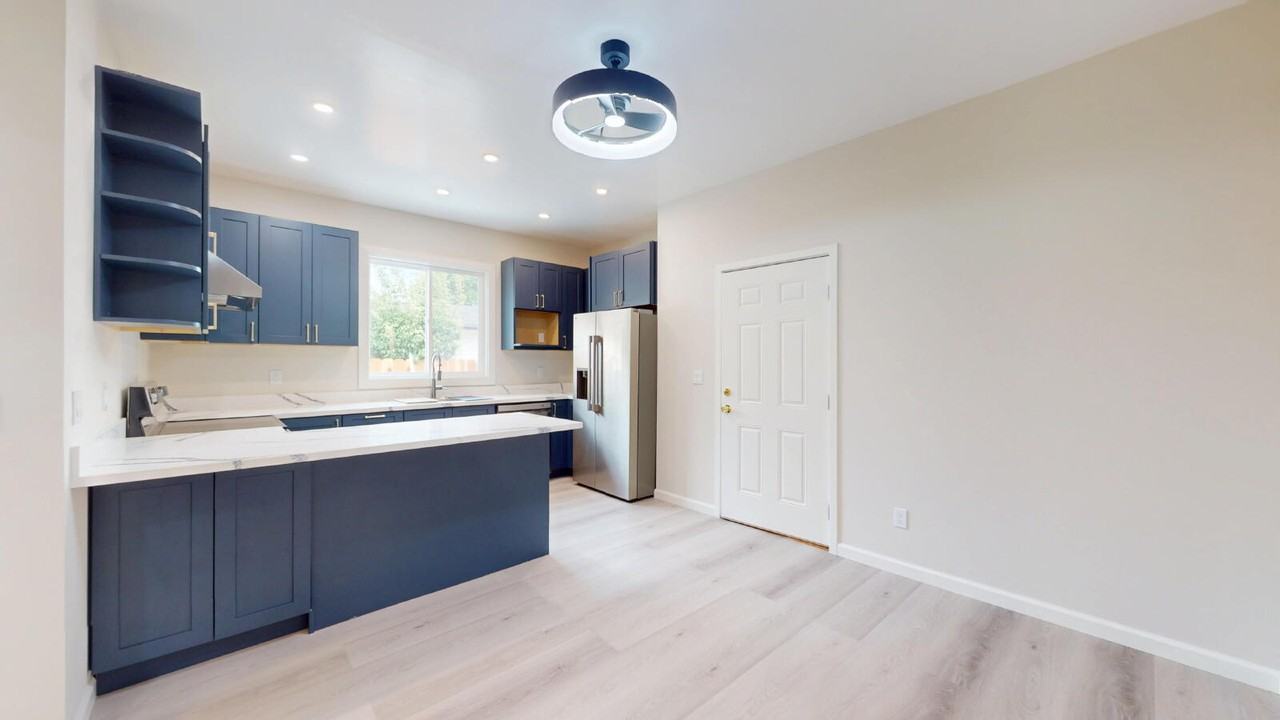 976 Masson Ave - Photo 4 of 13