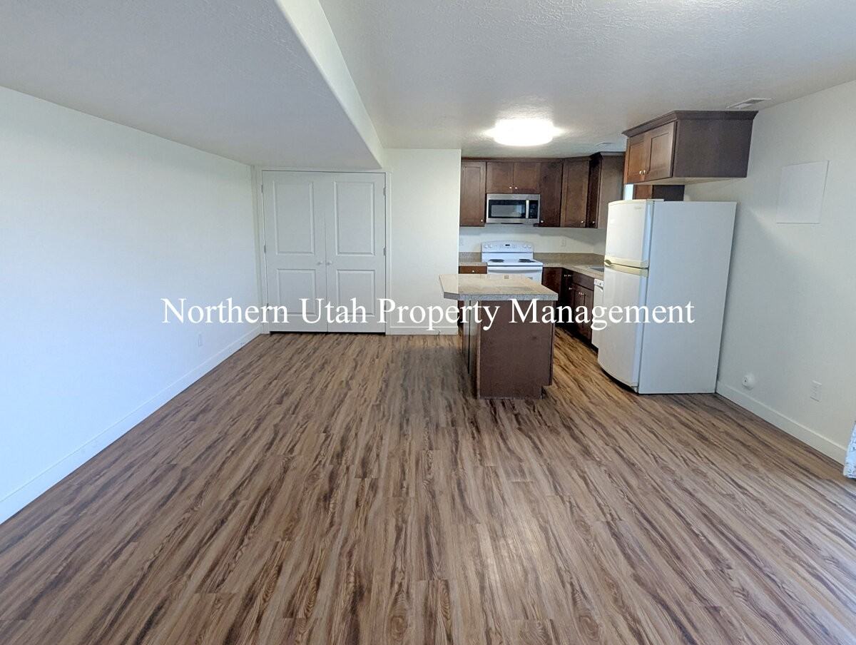1290 N 200 W #2DOWN - Photo 3 of 16
