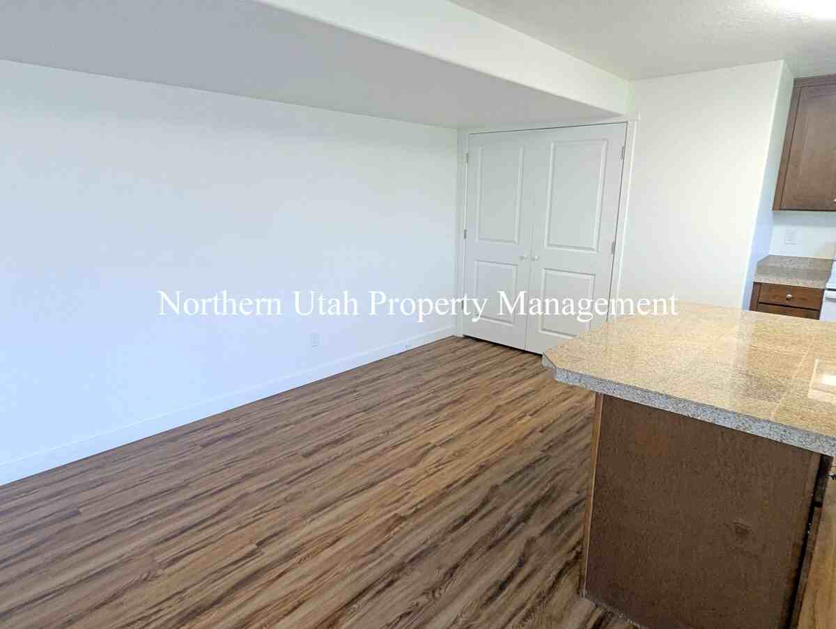 1290 N 200 W #2DOWN - Photo 5 of 16
