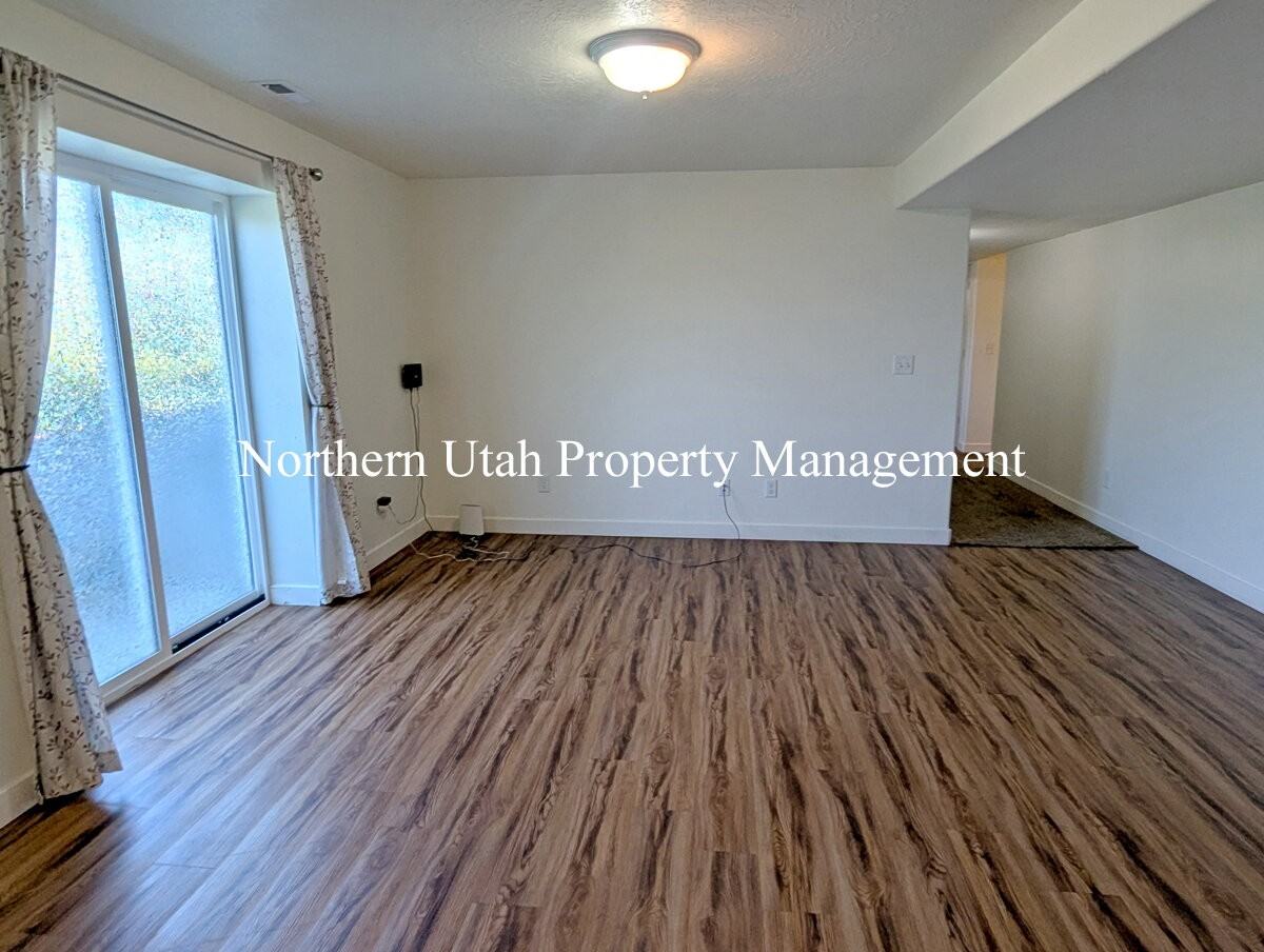 1290 N 200 W #2DOWN - Photo 6 of 16