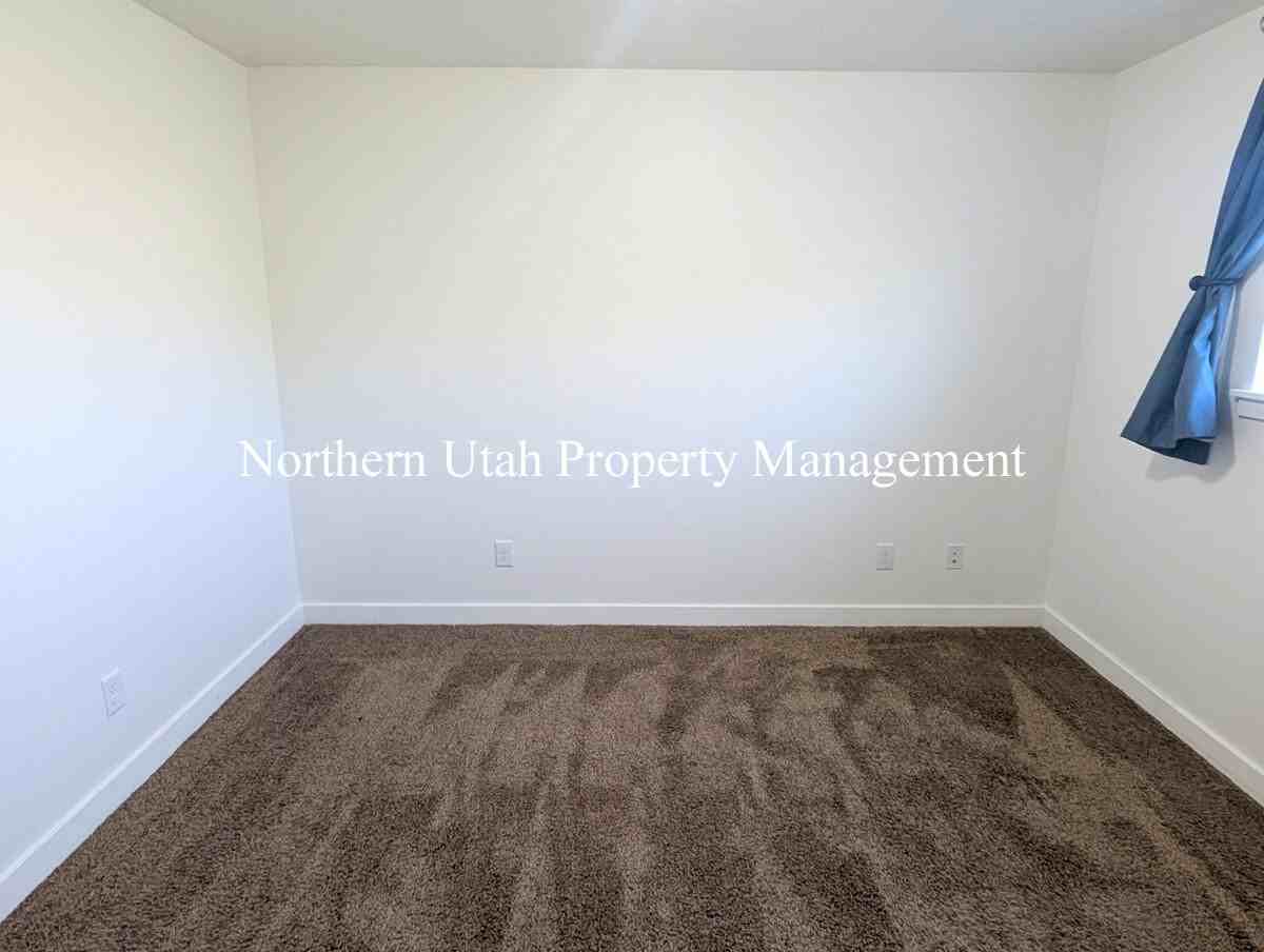 1290 N 200 W #2DOWN - Photo 7 of 16