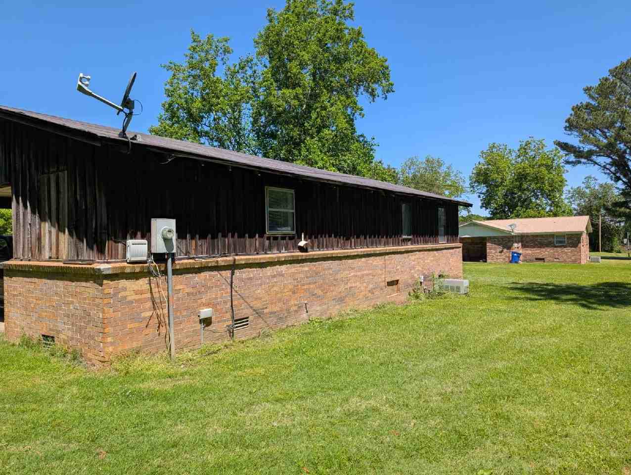 220 Travis Ln - Photo 3 of 14