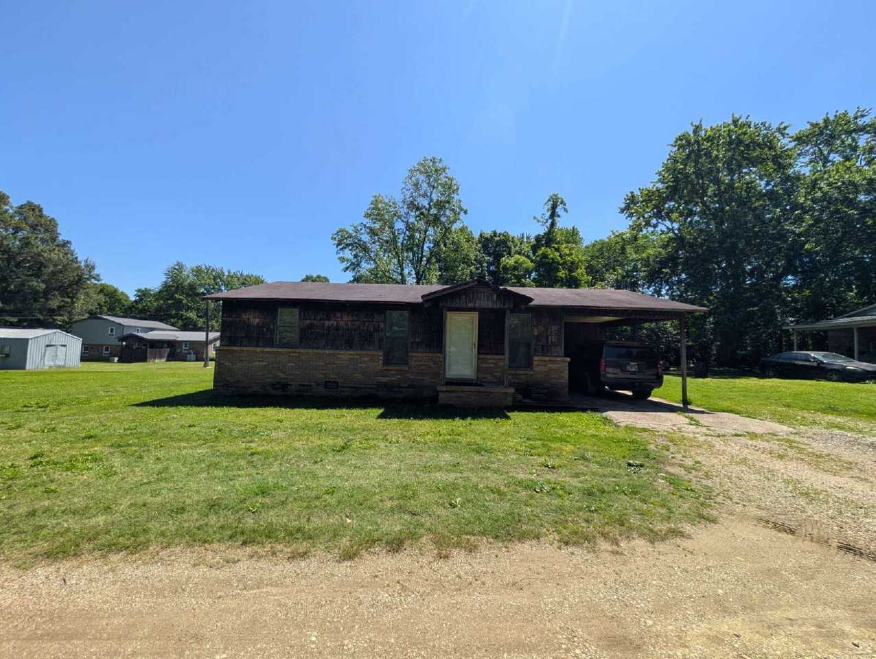 220 Travis Ln - Photo 4 of 14