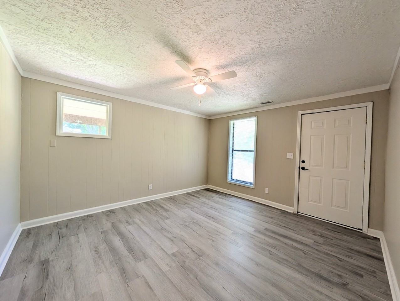 220 Travis Ln - Photo 5 of 14