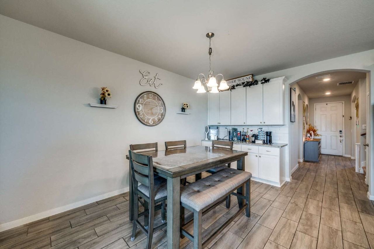 1390 Rios Bend Dr - Photo 3 of 25