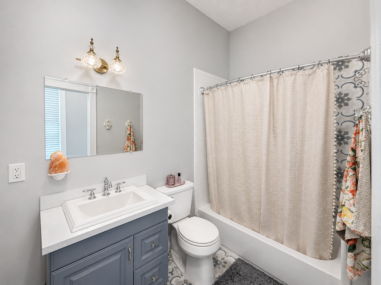 443 E 3rd St - Photo 4 of 11