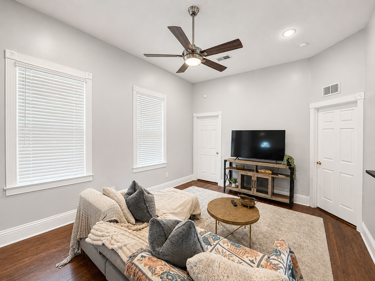 443 E 3rd St - Photo 5 of 11