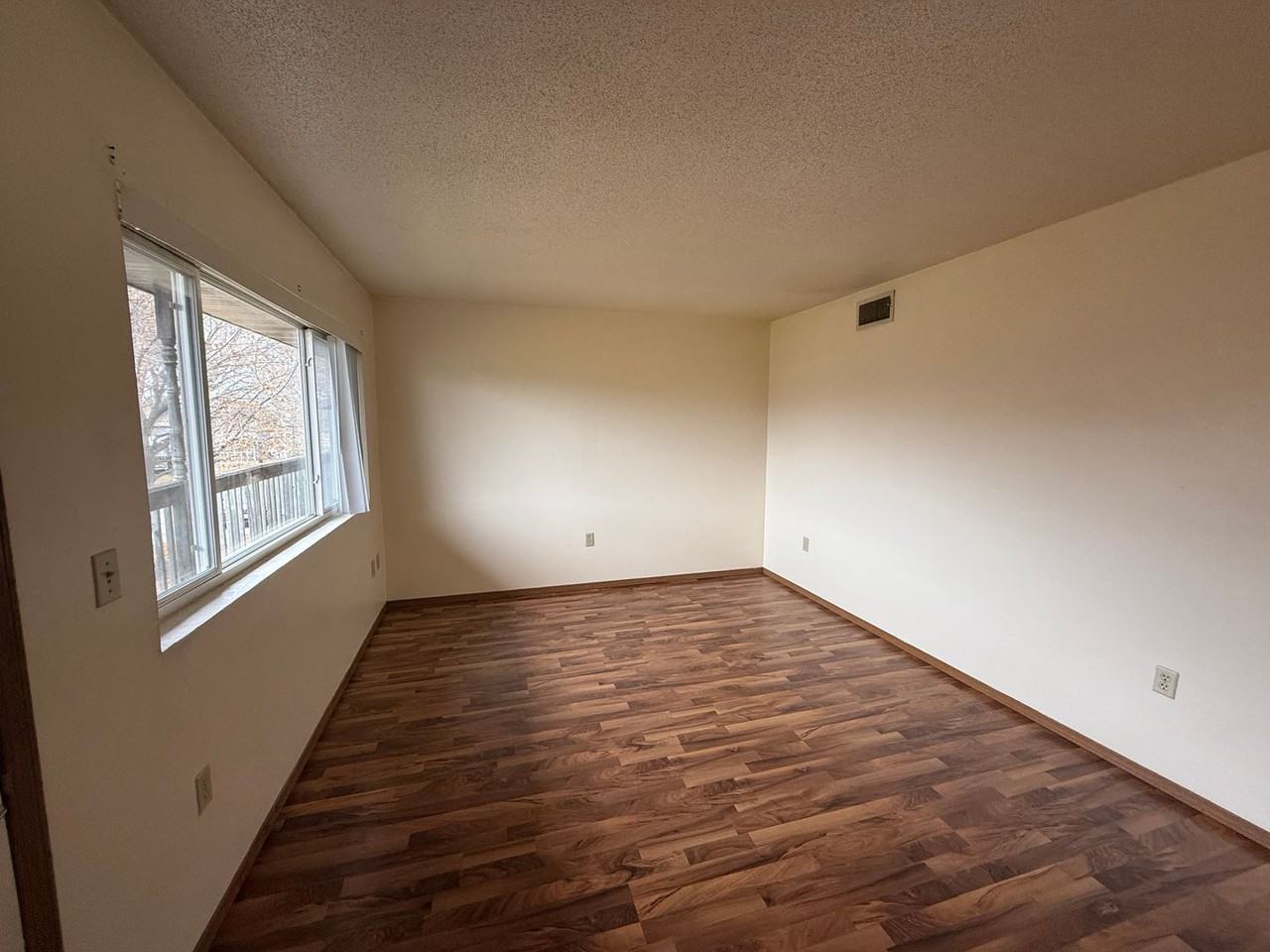 815 S Dousman St - Photo 5 of 12