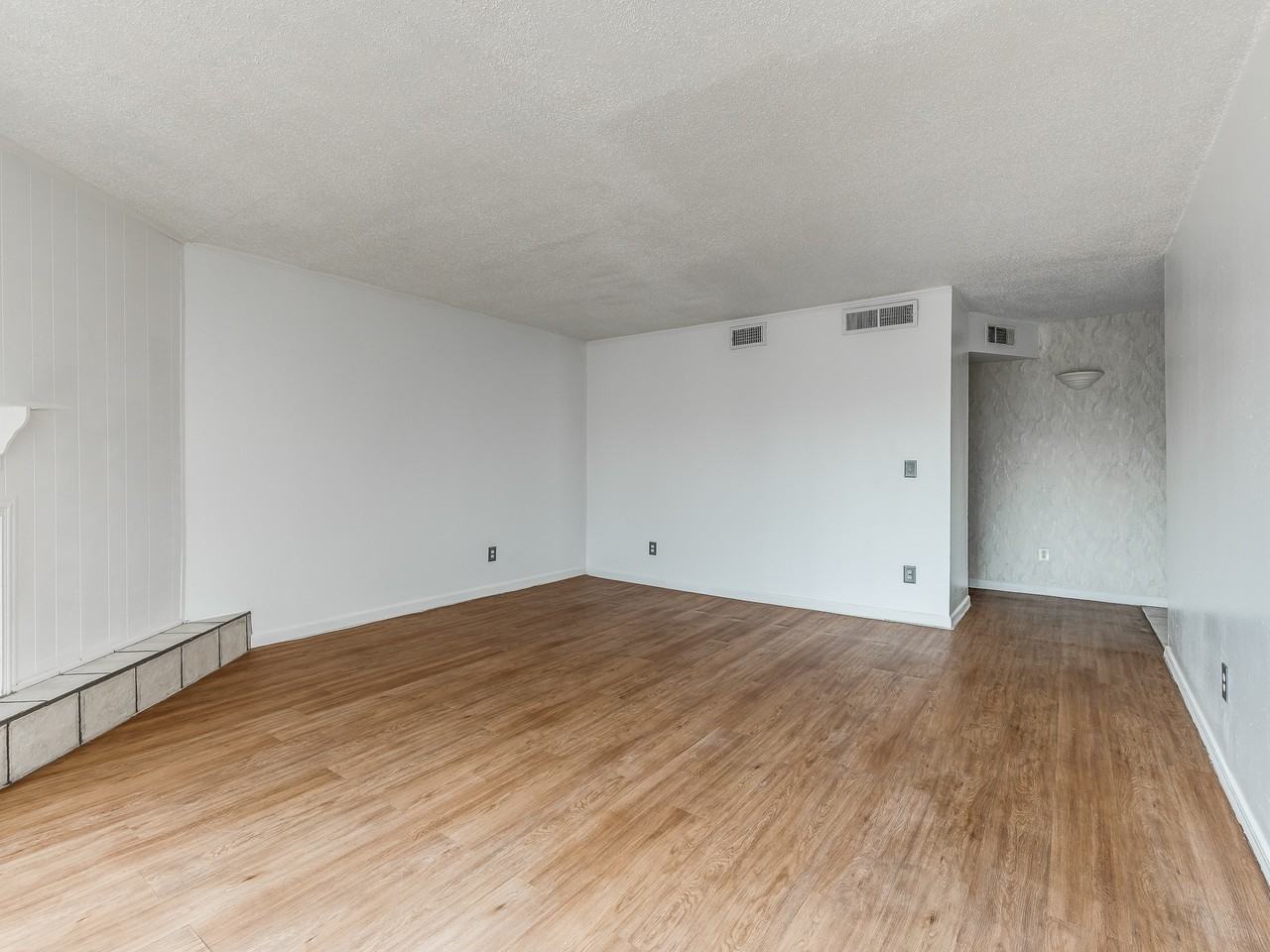 6728 N Meridian Ave - Photo 4 of 48