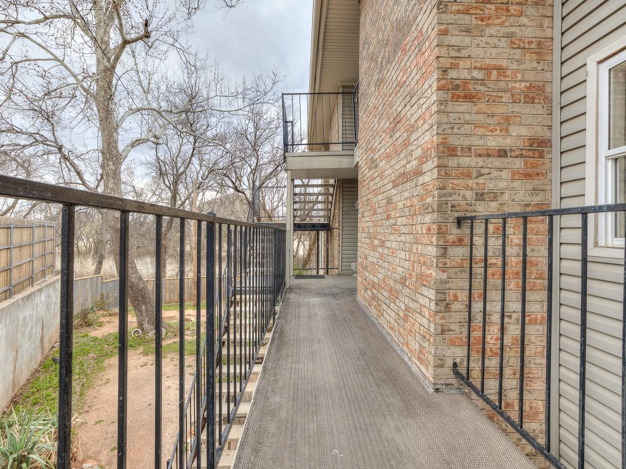 6728 N Meridian Ave - Photo 6 of 48