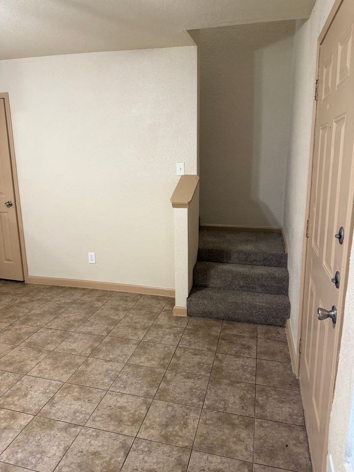 Bellaire Silk Apartments - Photo 2 of 50