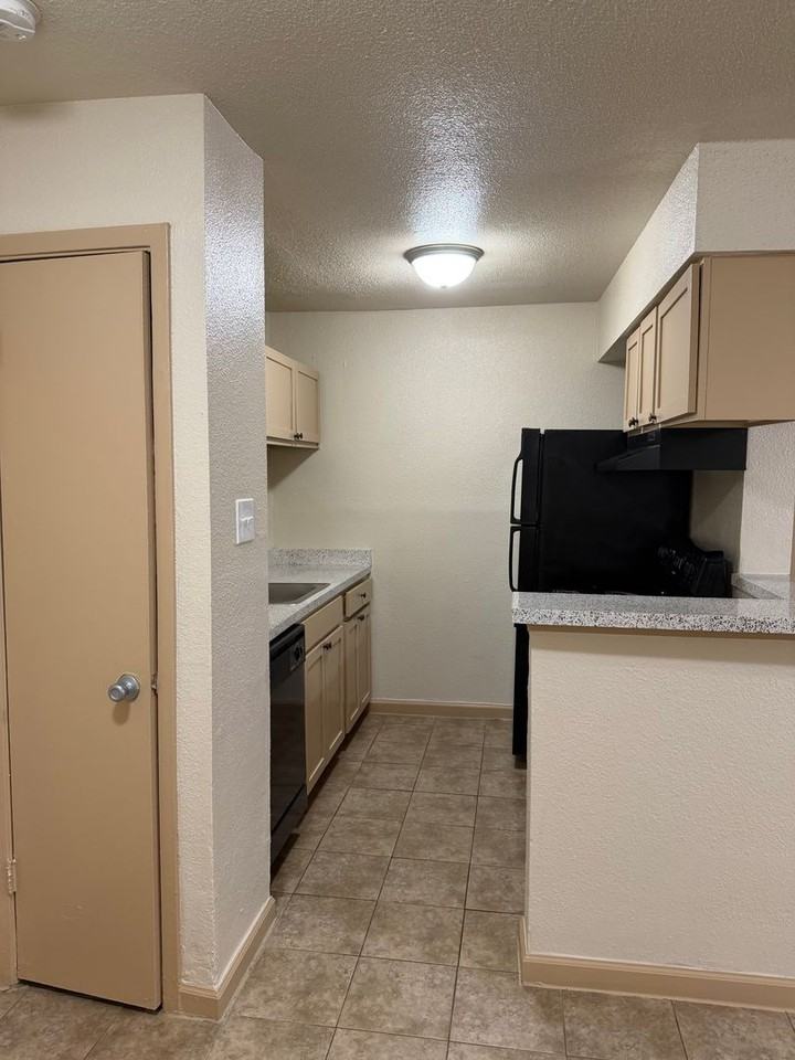 Bellaire Silk Apartments - Photo 4 of 50