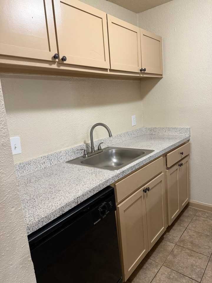 Bellaire Silk Apartments - Photo 5 of 50