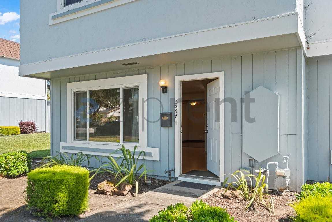3298 Cropley Ave - Photo 4 of 33