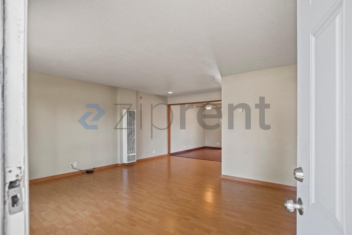 3298 Cropley Ave - Photo 5 of 33