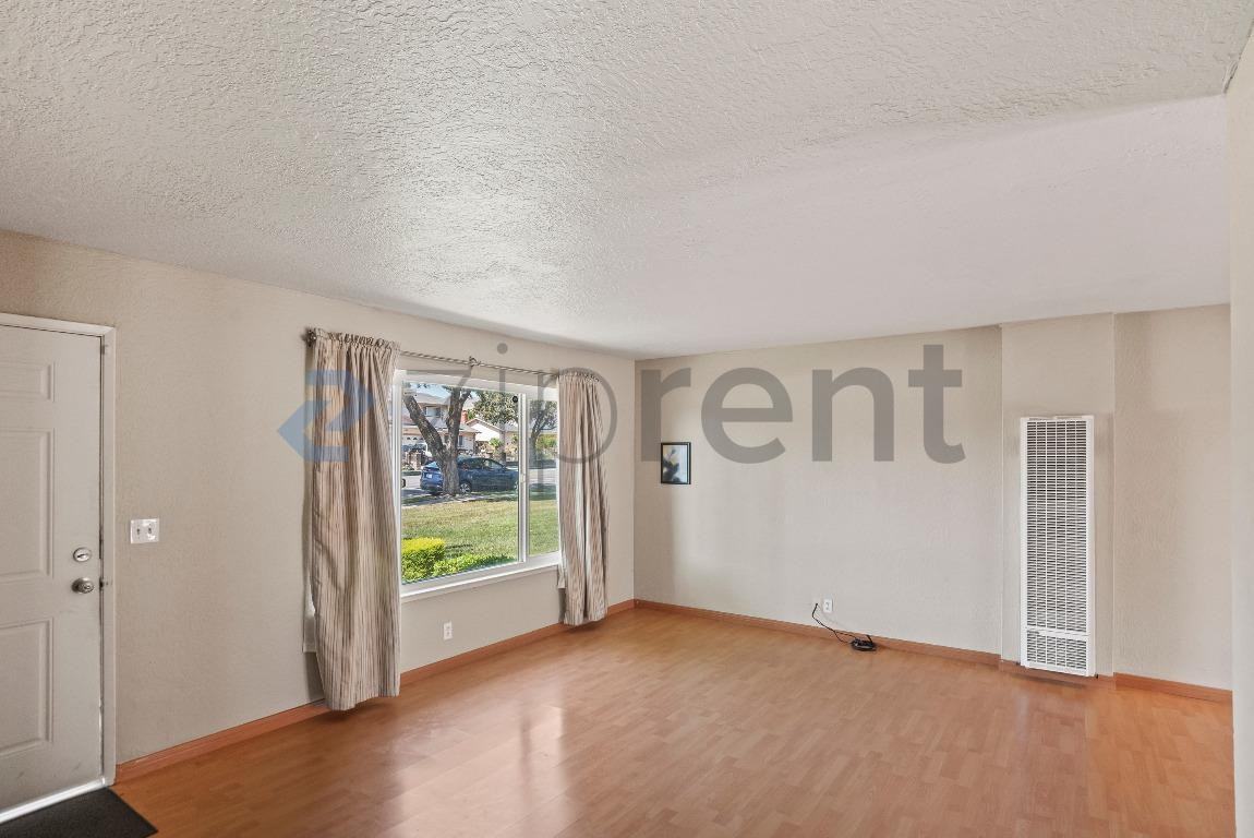 3298 Cropley Ave - Photo 6 of 33