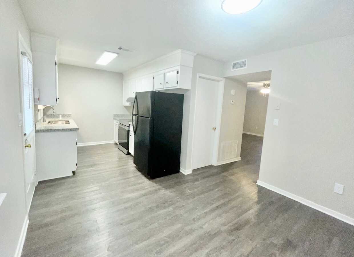 403 Lindale Dr #B - Photo 3 of 8