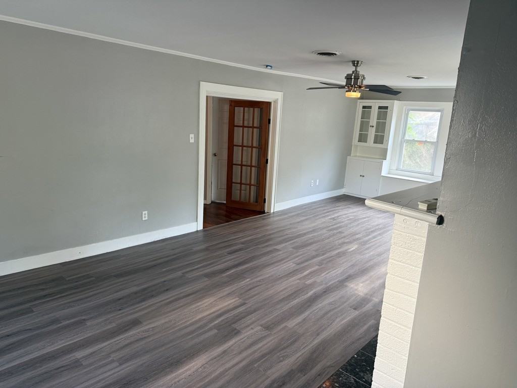 505 Nolen St - Photo 3 of 10