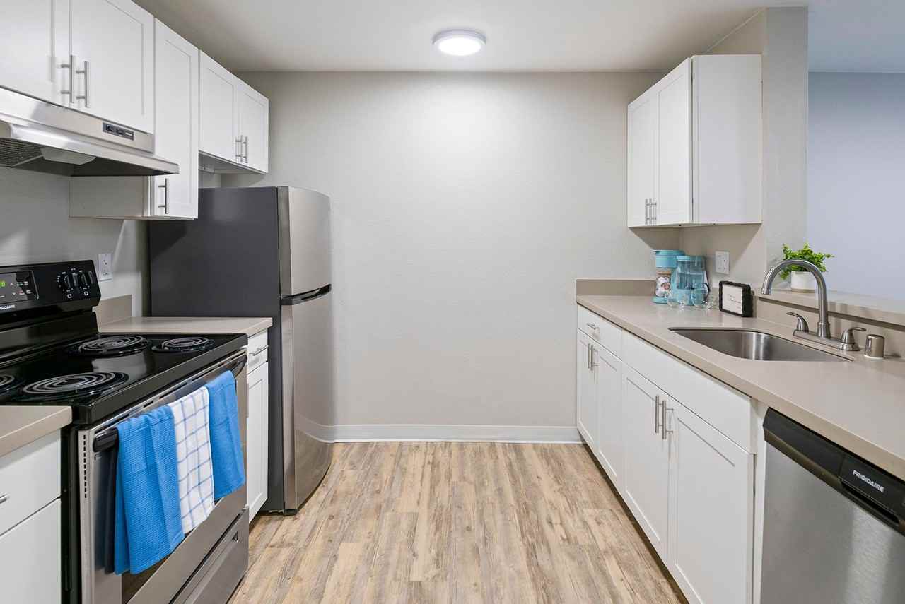 Alcove Apartment - Photo 3 of 18