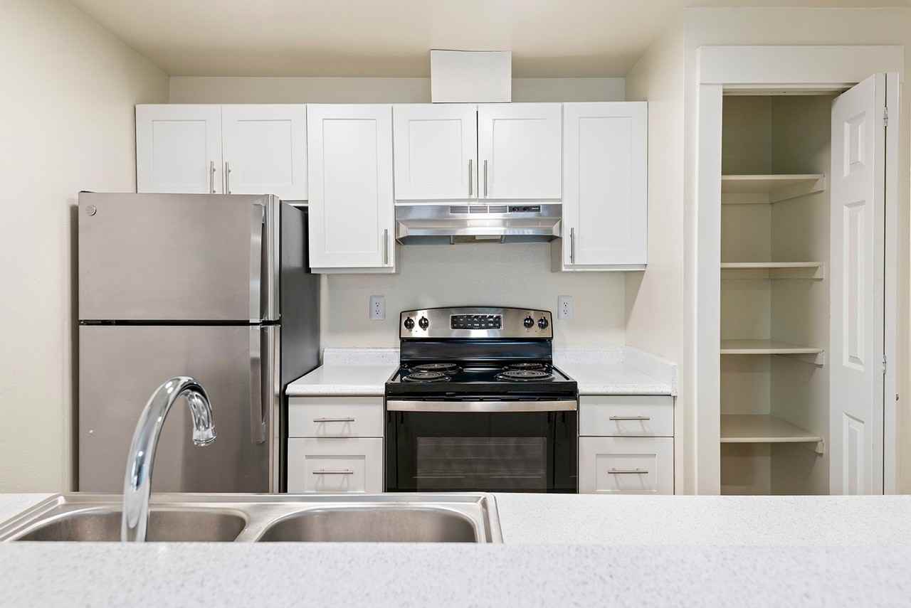 Alcove Apartment - Photo 4 of 18