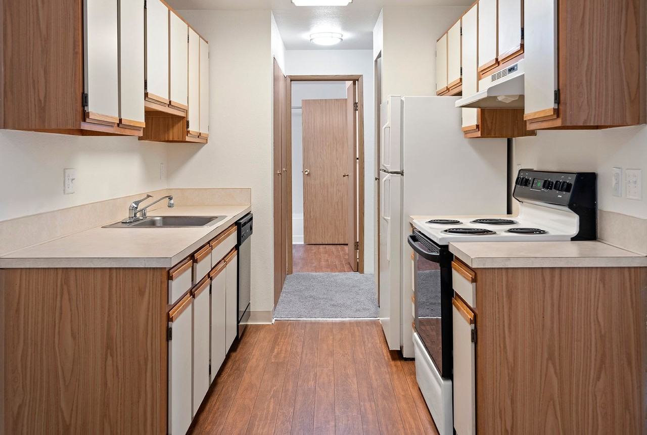 Glenbrook Apartments - Photo 6 of 10
