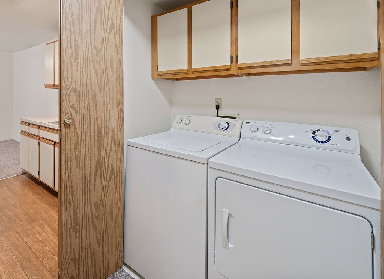 Glenbrook Apartments - Photo 7 of 10