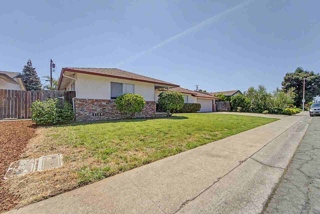 1450 Peach Tree Ln - Photo 3 of 19