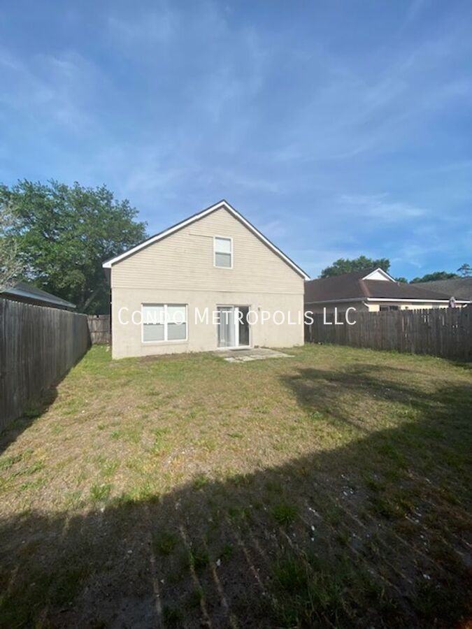 2511 Woods Edge Cir - Photo 2 of 17