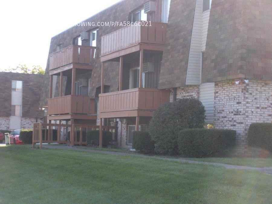 123 Fox Hill Ln Apt B - Photo 3 of 6