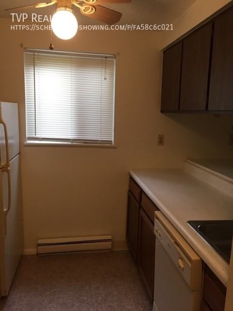 123 Fox Hill Ln Apt B - Photo 5 of 6