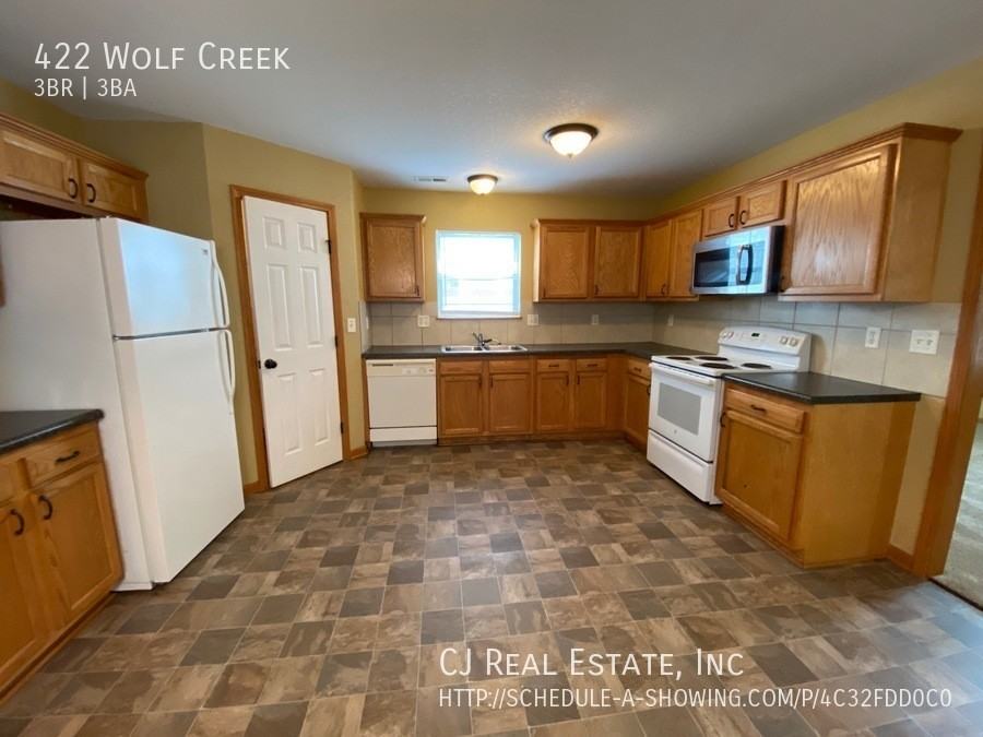 422 Ne Wolf Creek Dr - Photo 3 of 11