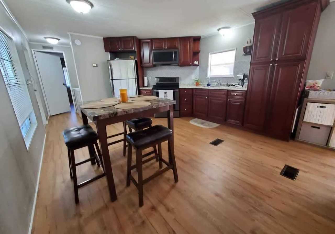 9646 Saint Clair Rd - Photo 4 of 10