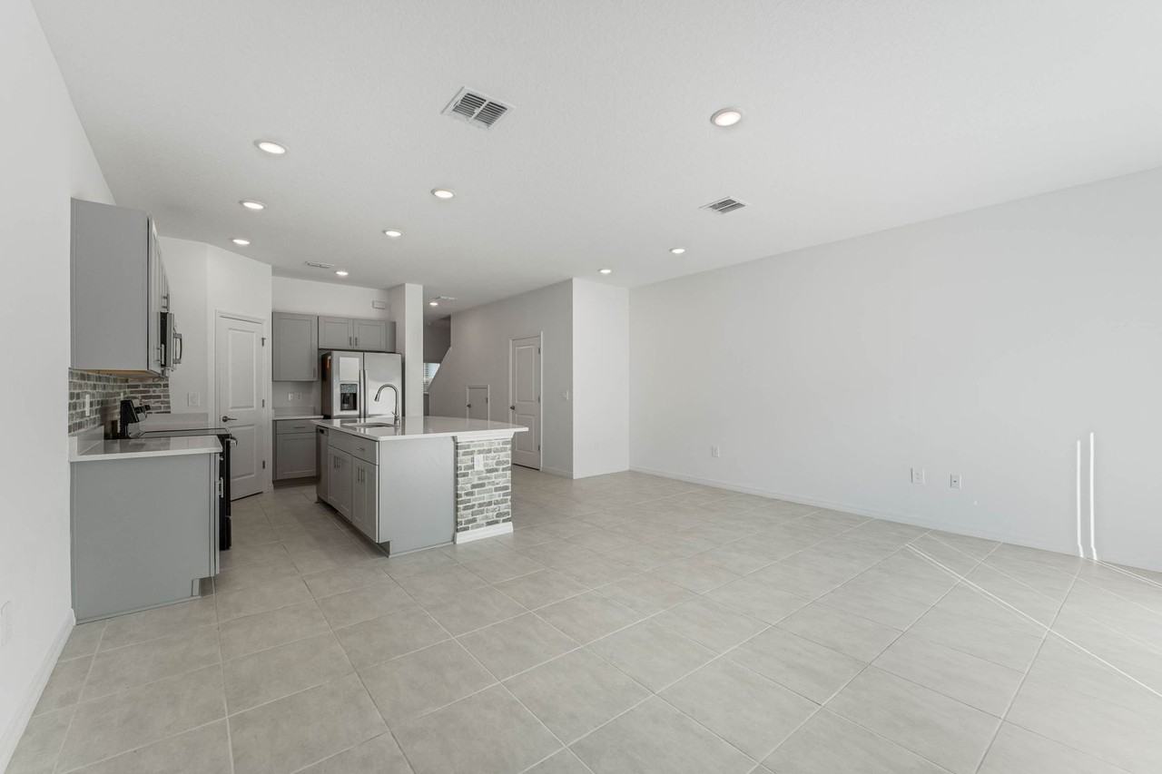 1281 Axel Graeson Ave - Photo 3 of 15