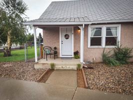 featured image of 4 W Pacific St