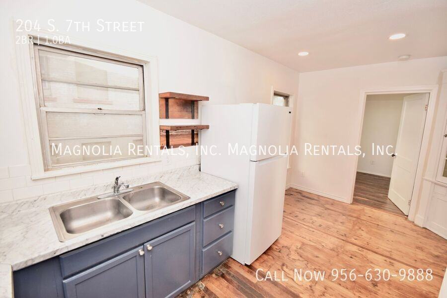 204 S 7th St - Photo 4 of 14