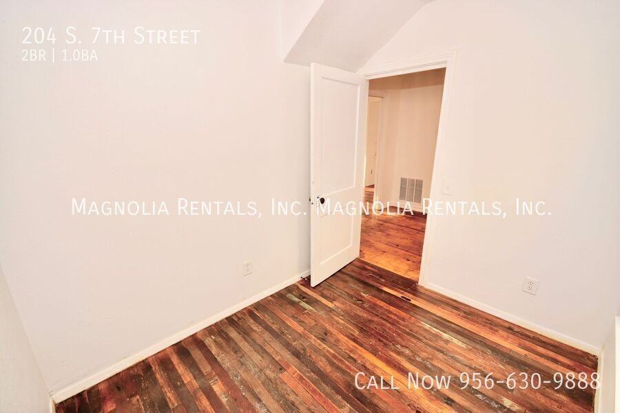 204 S 7th St - Photo 7 of 14