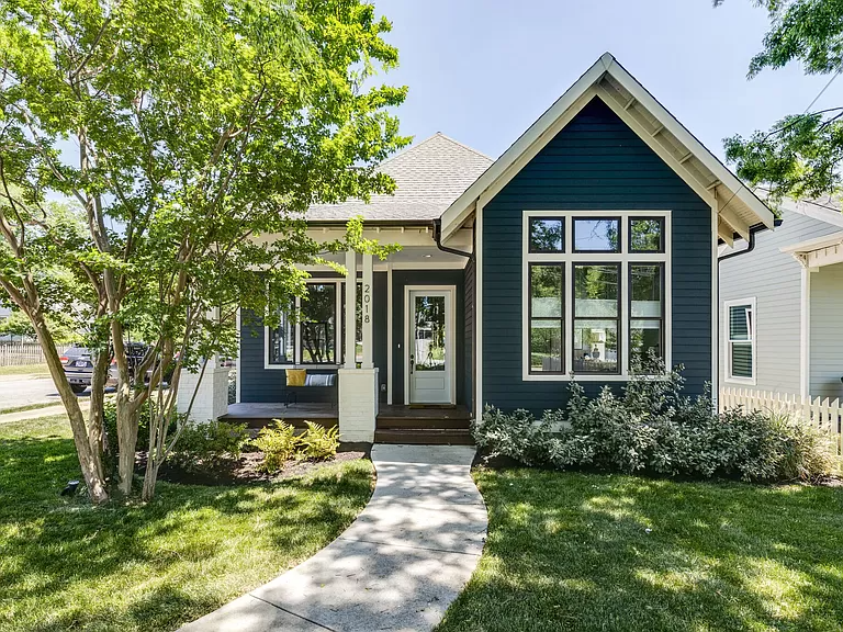 2018 10th Ave S
