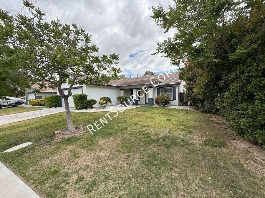 2832 W Pillsbury St - Photo 2 of 26
